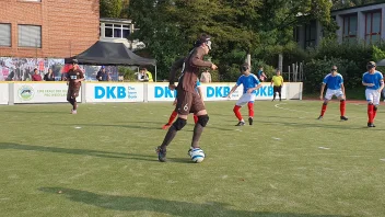 Spieler der Blindenfußball-Mannschaft während des Spiels