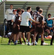 Nachwuchsspieler:innen beim FC St. Pauli