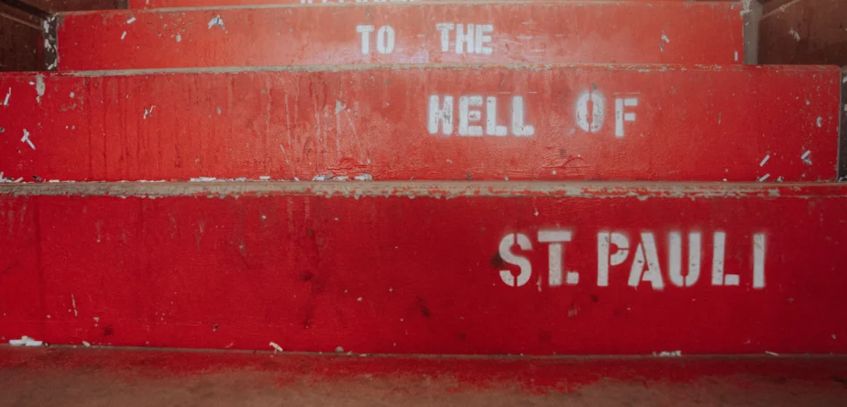 Ein Treppe im Stadion von St. Pauli